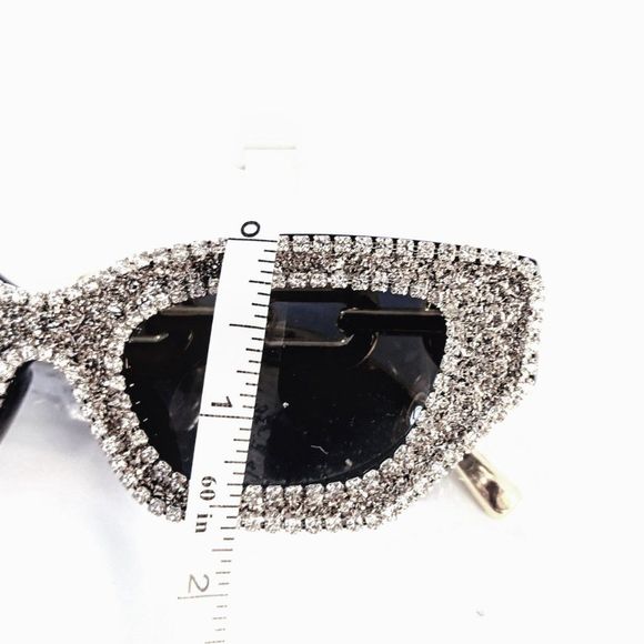 Rhinestone Radiance: Cat Eye Fashion Sunglasses for Ultimate Glamour and Style - Picture 2 of 2